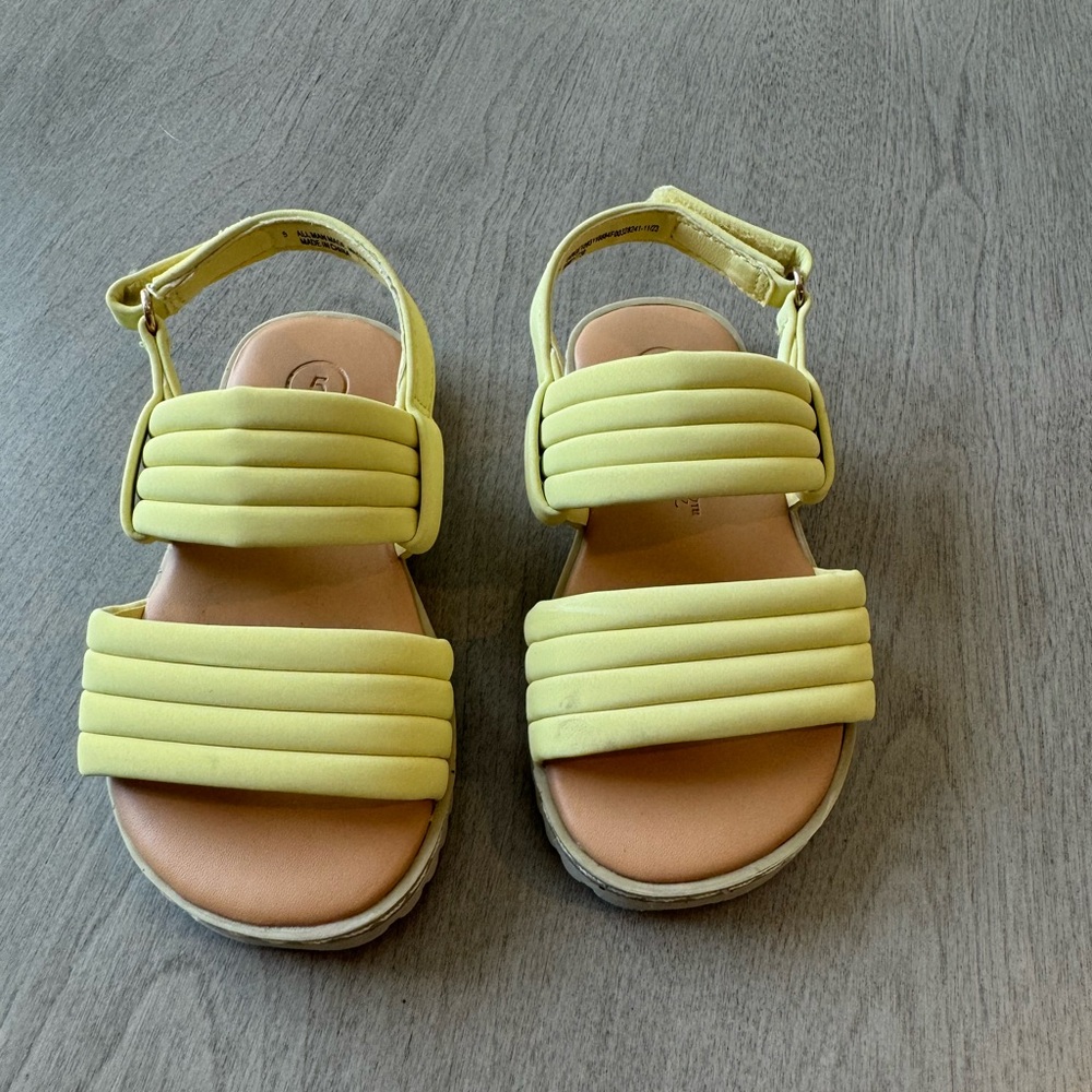 Cat and Jack yellow sandals, size 5